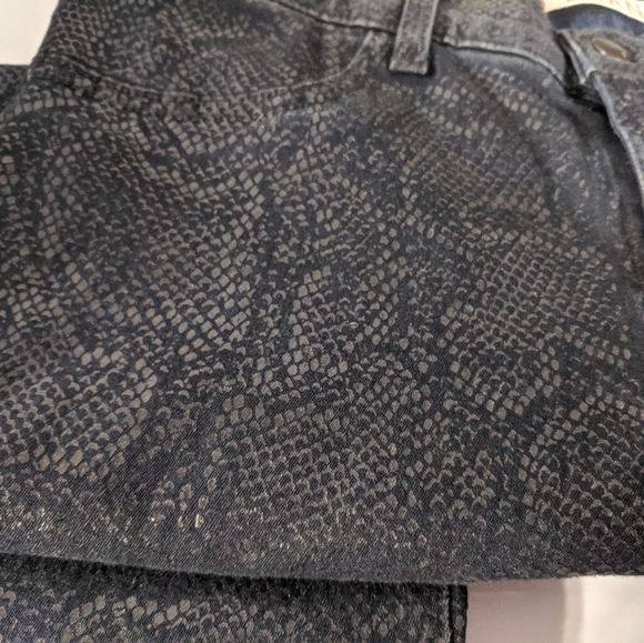 𝅺J Brand Super Skinny Indigo Boa Dark Wash Jeans - size 29 - 30" Inseam - Picture 4 of 7